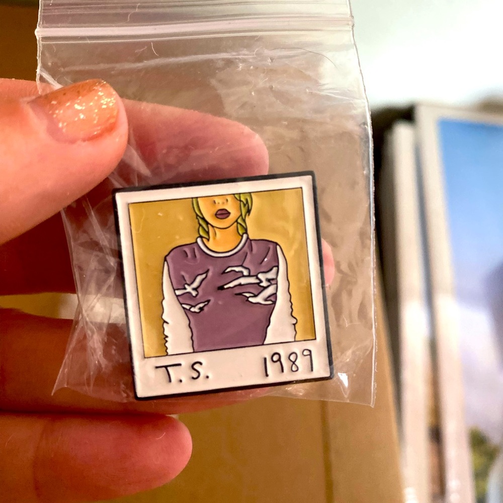 Taylor Swift 1989 original cover pin fan made